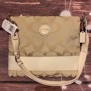 🌺 COACH F17435 🌺 KHAKI WHITE SIGNATURE STRIPE